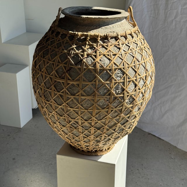 Rustic Vintage Light Grey Pot with Lattice Lid and Rattan Handles, 1960s For Sale - Image 3 of 7