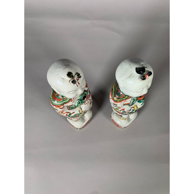 Pair of Hoho Brothers Figurines, Kangxi Period, 18th Century, China, Famille Verte For Sale - Image 6 of 8