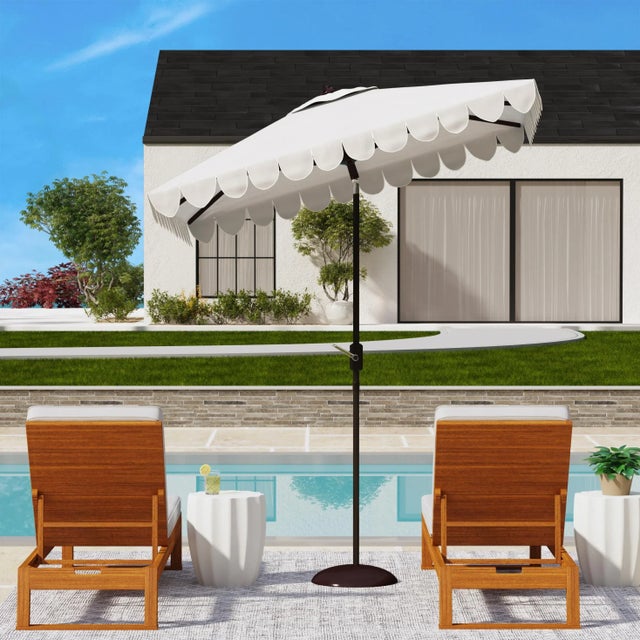 The signature white and grey coloration of Santorini’s lush legendary resort inspired this sensational square crank...