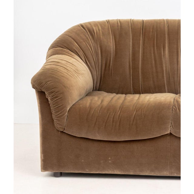 Mid-Century Modern Italian Velvet Upholstered 3-Seat Sofa, 1970 For Sale - Image 3 of 8