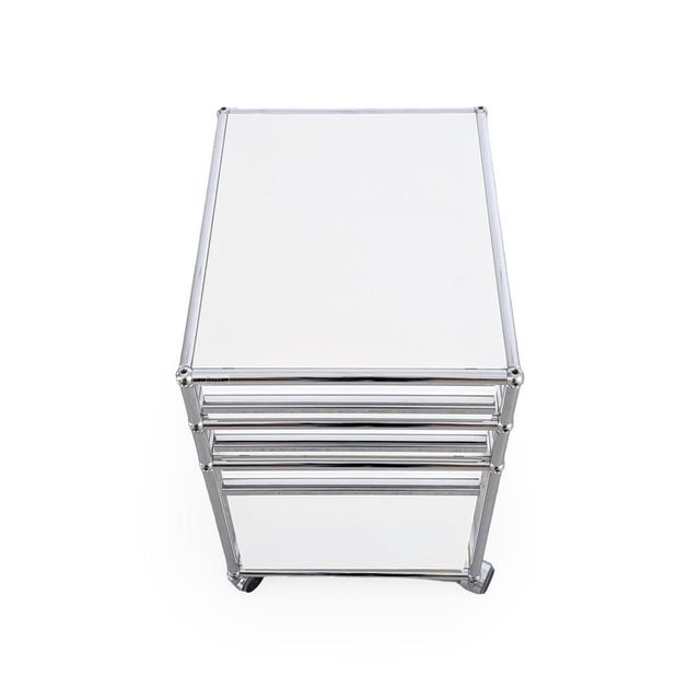 We are offering a beautiful white USM Haller mobile pedestal for sale. This office cabinet fits perfectly under a desk...