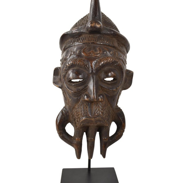 Brown Early 20th Century Bene Lulua Mask on Custom Stand For Sale - Image 8 of 8