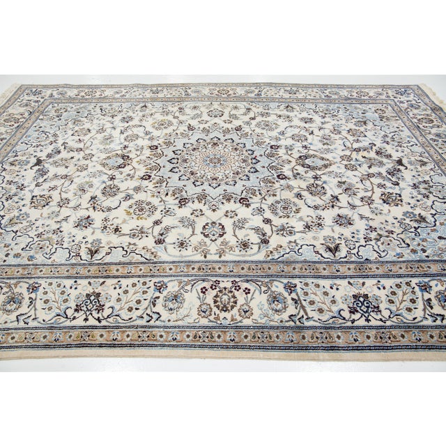 1950s 8x12 Vintage Rug – Hand-Knotted Wool Medallion Area Rug (Ivory & Blue) For Sale - Image 5 of 8