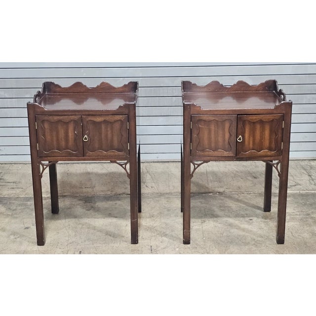 Chippendale Late 20th Century Pair of Kittinger Williamsburg Mahogany Chippendale End Tables Night Stands Cw 57 For Sale - Image 3 of 15