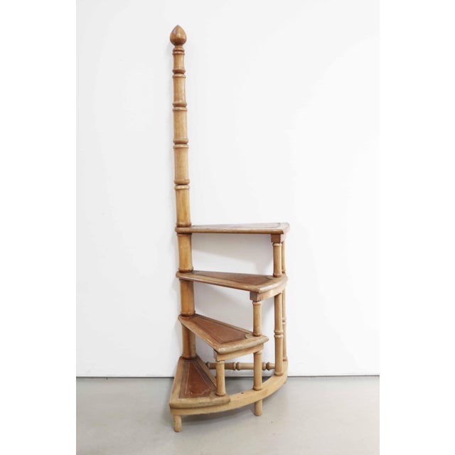 Anike Victorian Library Ladder Made in England, 1950s Light oak / Leather covering 4 steps Height 154 cm, Width 49 cm,...