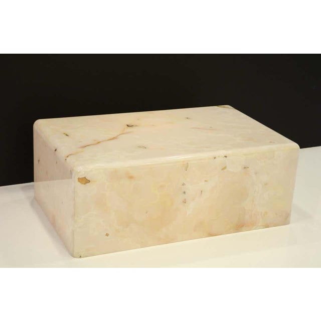 This Fabulous rare 1980s Onyx coffee table by Steve Chase was designed for an Indian Wells CA estate. The Ivory colored...