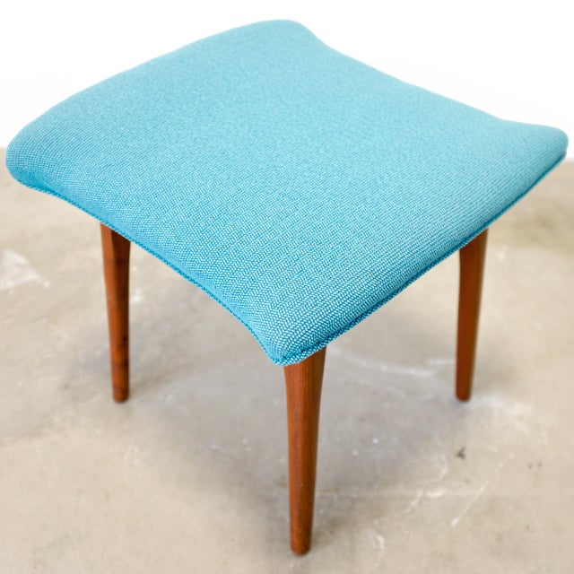 1950s Attributed to Drexel Declaration Vanity Stool For Sale In Boston - Image 6 of 7