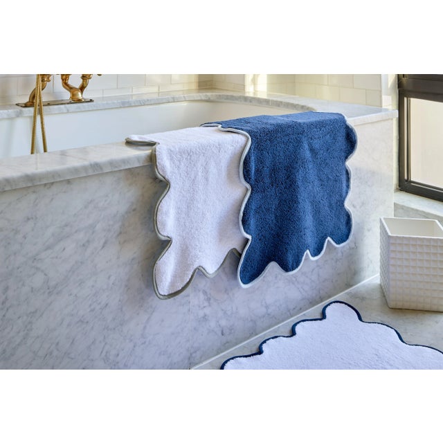 Contemporary Kassatex x Chairish Scallop Tubmat, Navy/Blue For Sale - Image 3 of 5