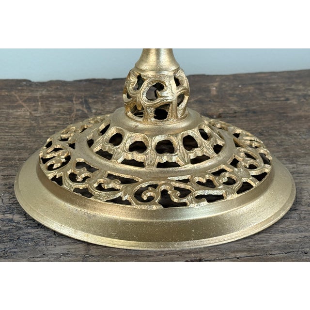 Vintage French Neoclassical Marble Top Brass Pedestal Side Table With Pierced Base For Sale In Providence - Image 6 of 6