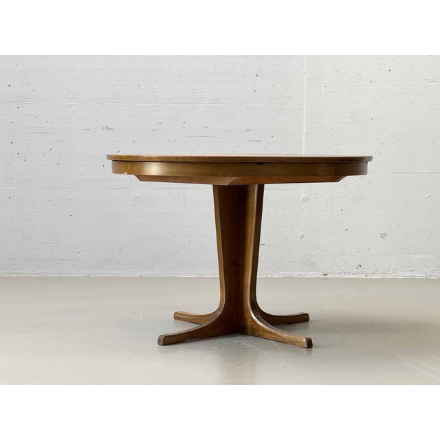 Mid-Century Modern Round Extendable Table in Walnut, 1960s For Sale - Image 3 of 18