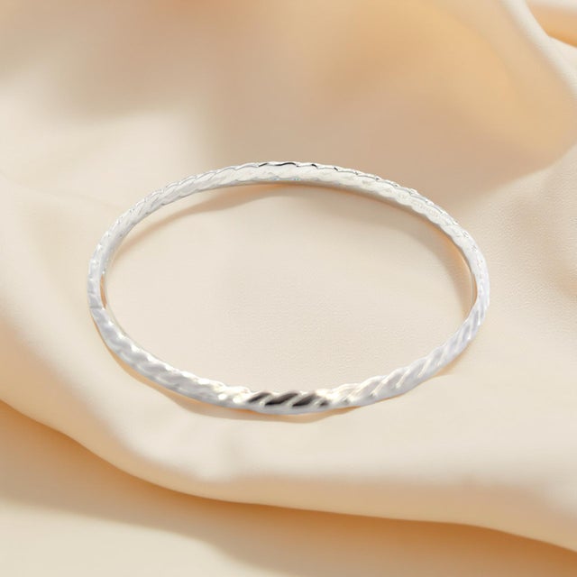 Late 20th Century Tiffany & Co Single Bangle Bracelet Sterling Silver Estate For Sale - Image 13 of 15