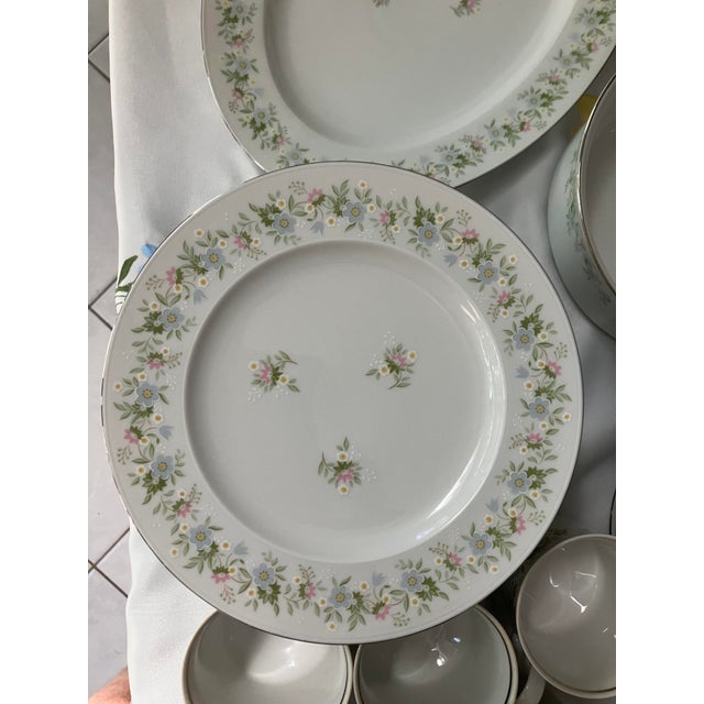 Late 20th Century Forever Spring Fine China Dinnerware Service for 12 (89 Pieces Total) For Sale - Image 5 of 7
