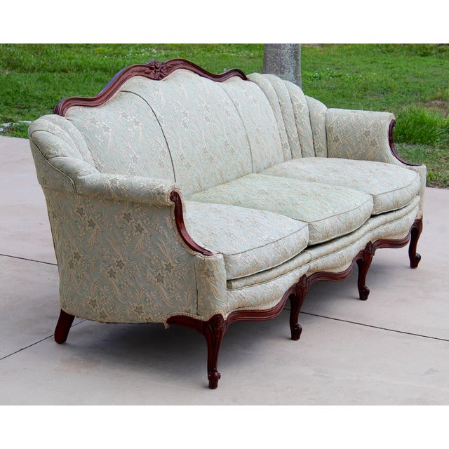 Vintage French Provincial Louis XV Style Sofa / Loveseat Settee by Fogle Furniture Co. – Carved Hardwood Frame & Damask Upholstery For Sale - Image 4 of 16