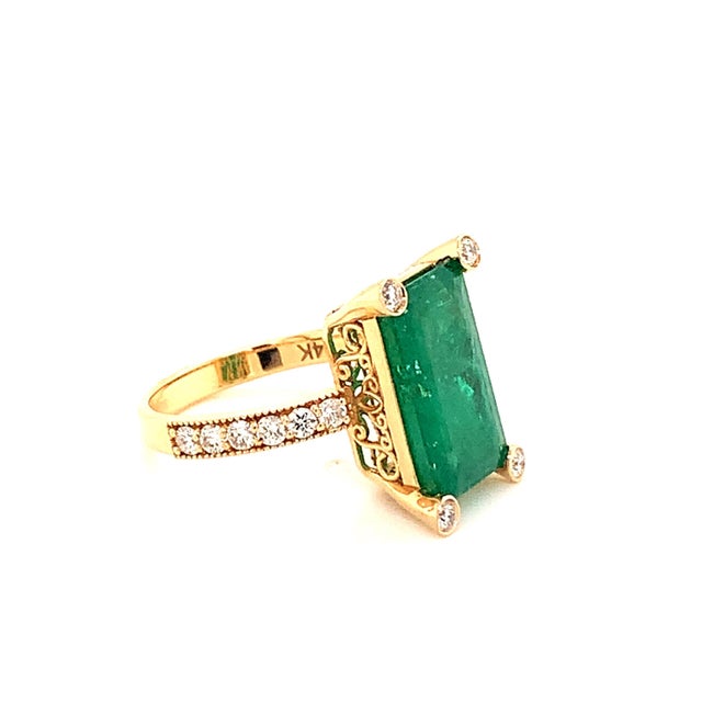 2010s Natural Emerald Diamond Ring 14k Gold 4.37 TCW GIA Certified For Sale - Image 5 of 15