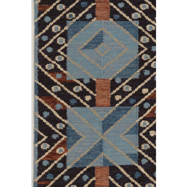 This 9x12 Scandinavian wool rug presents a striking geometric layout defined by bold medallion forms, rhythmic...