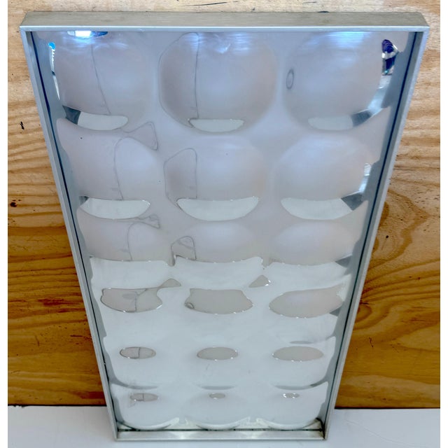 Turner Manufacturing Company 1970s Turner Bubble Mirror in Chrome-Finished Acrylic and Aluminum Frame For Sale - Image 4 of 8