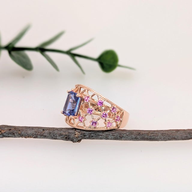 1.4ct Statement Tanzanite Ring w Pink Sapphire Accents in Solid 14K Yellow Gold For Sale - Image 4 of 6