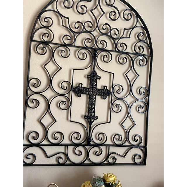 Black rod iron with cross in the middle, very sturdy