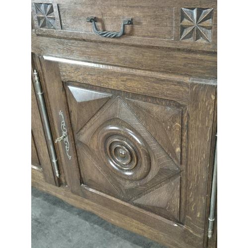 Low 3-Door Sideboard in Diamond-Point Oak, in Very Good conditions.