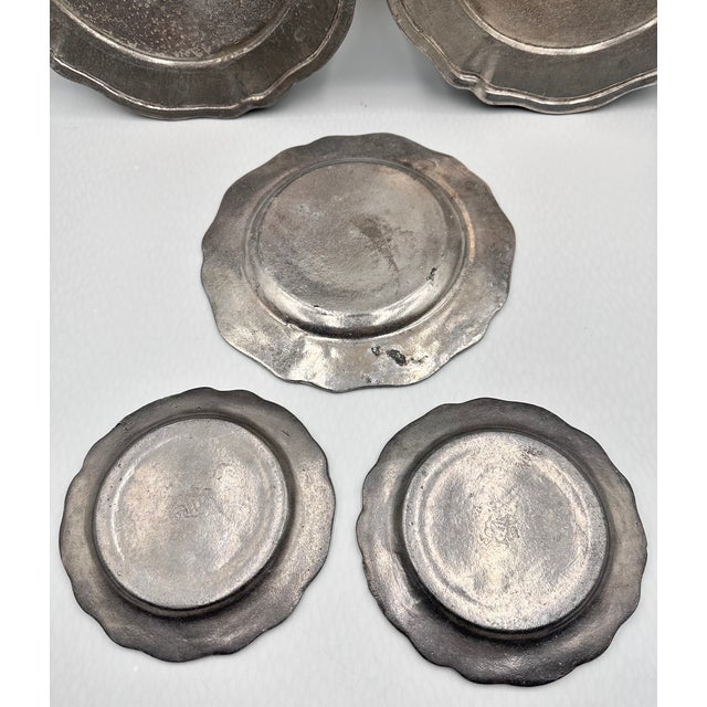Antique Gemetal Old Tavern Pewter Plate Collection 5pc Set For Sale - Image 4 of 11