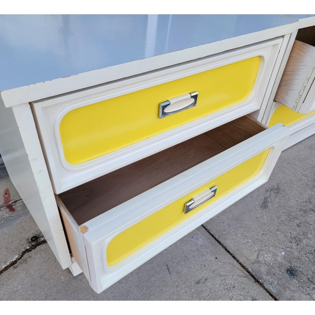 Mid-Century Modern 1970s Pair Space Age Modern Lacquer Night Stands For Sale - Image 3 of 9