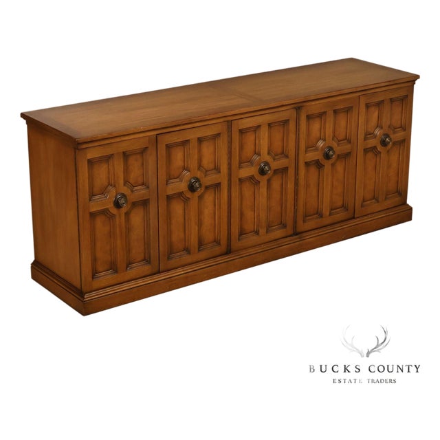 Henredon Mid Century Modern Walnut Sideboard For Sale