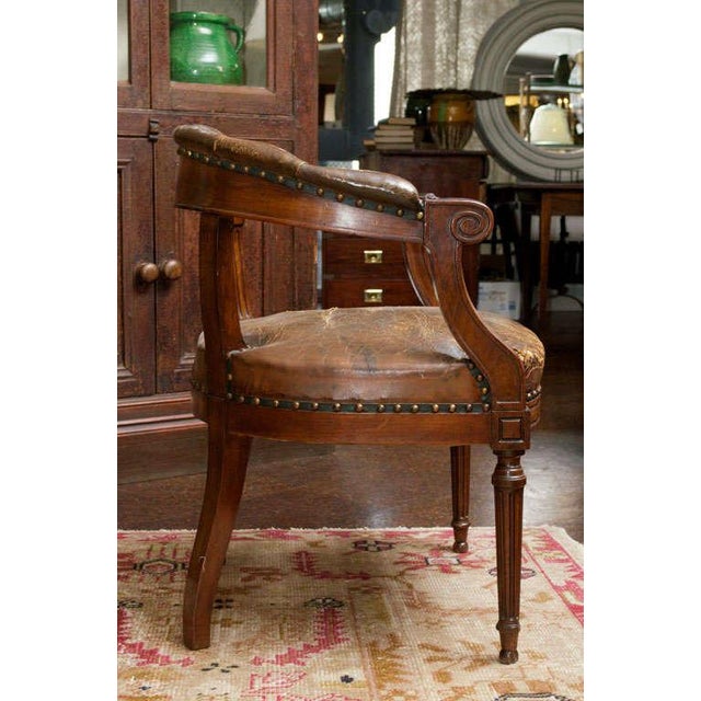 Victorian Mid 19th Century Tufted Leather and Mahogany Barrel-Back Library Chair For Sale - Image 3 of 7