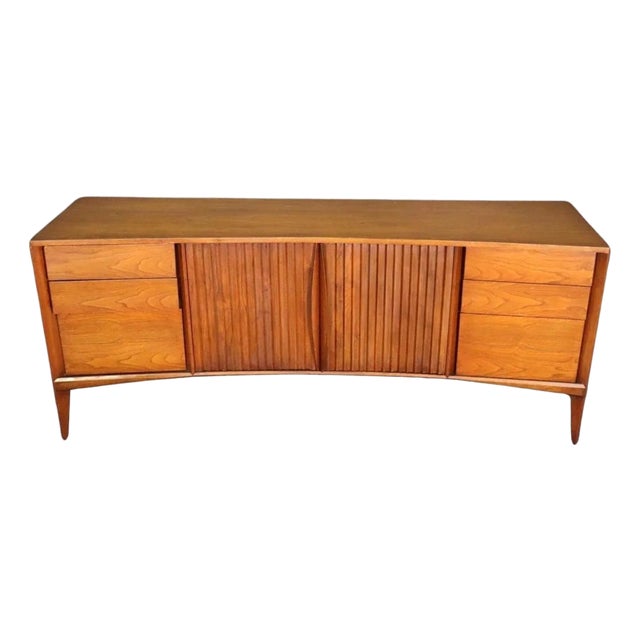 Mid 20th Century Mid-Century Curved Dresser by Unagusta, Attributed For Sale
