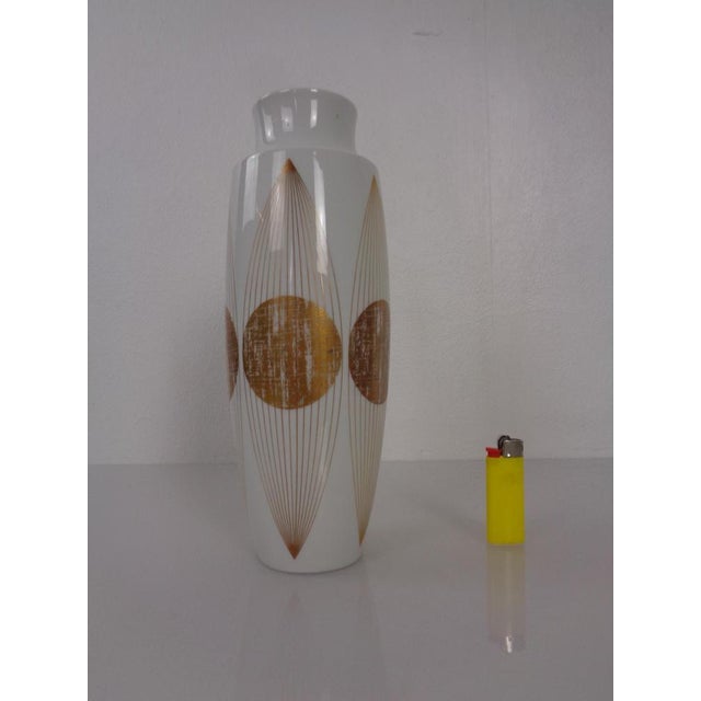 1970s Op Art Porcelain Sphere-Ellipses Vase by E.A. Sundermann for Fürstenberg, Germany, 1970s For Sale - Image 5 of 14