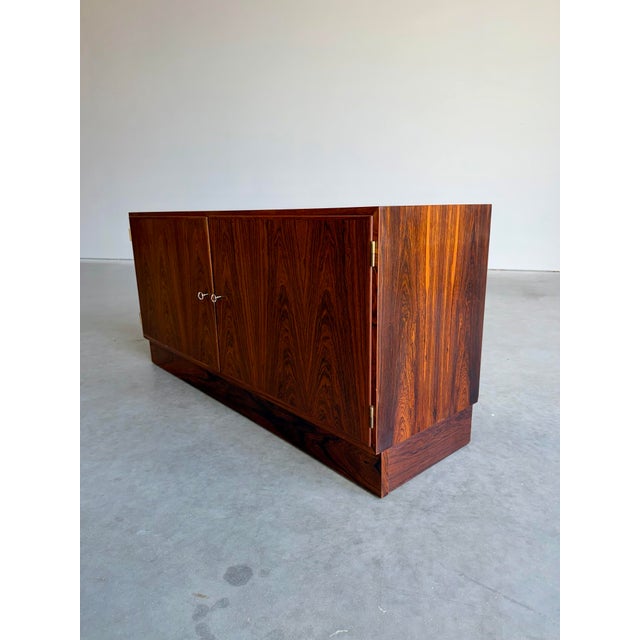 Poul Hundevad Mid Century Modern Poul Hundevad Danish Rosewood Credenza For Sale - Image 4 of 12