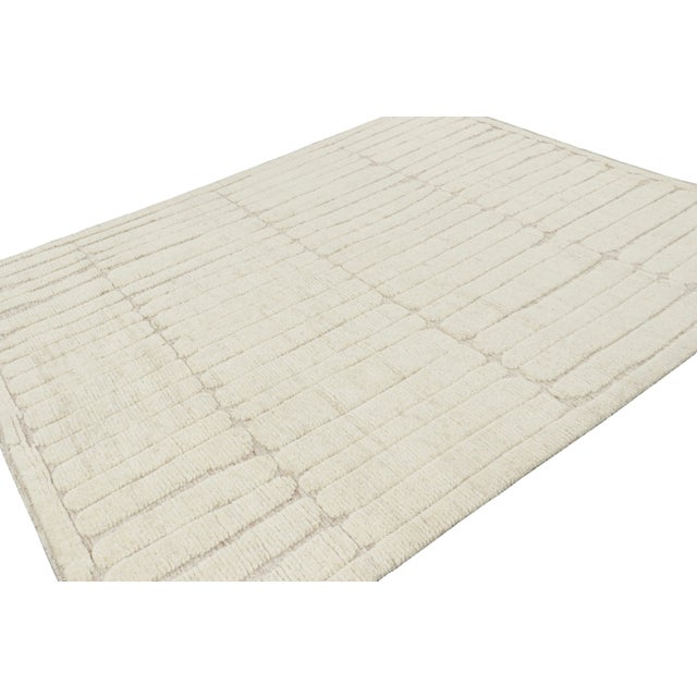 Rug & Kilim Rug & Kilim’s Contemporary Rug in White With High-Low Geometric Patterns For Sale - Image 4 of 7