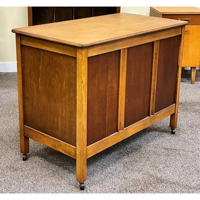 Vintage Oak Lift Top Blanket Chest / Toy Chest c.1940 For Sale - Image 4 of 11