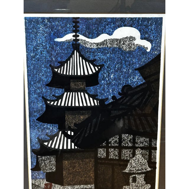 Black Pair of Kiyoshi Saito Mid-Century Japanese Woodblock Prints - Plowing the Field & Pagoda, Framed For Sale - Image 8 of 14