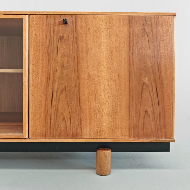 Low TV Cabinet in Light Walnut by Carlo Scarpa for Bernini, 1980s For Sale - Image 6 of 18