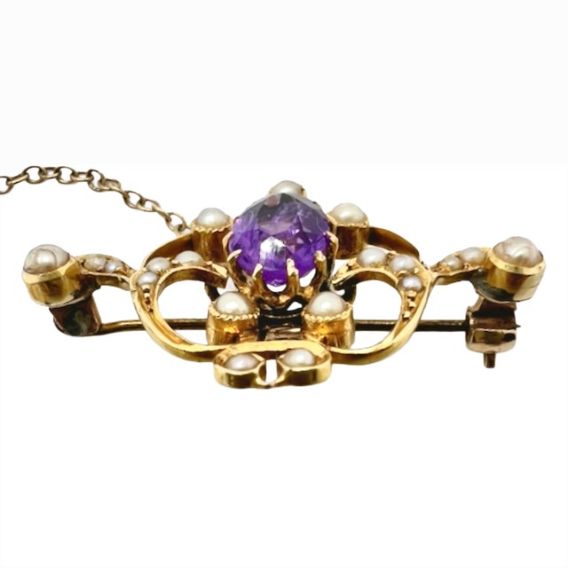 Antique 15ct Gold, Amethyst and Seed Pearl Scroll Brooch, England, Edwardian Period, 1900s For Sale - Image 6 of 15