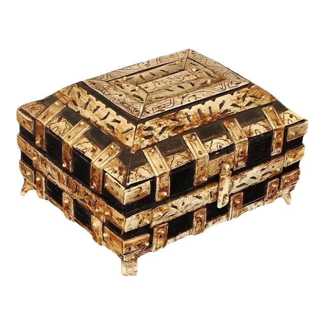 19th Century Anglo-Indian Vizagapatam Decorative Table Box For Sale