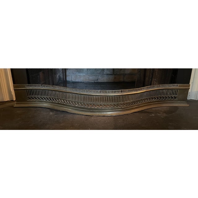 Antique Early 19th Century English George III Brass Fireplace Hearth Fender for the Mantel Circa 1800 For Sale In New York - Image 6 of 13