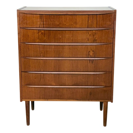 Mid-Century Modern Danish Chest of Drawers in Teak For Sale