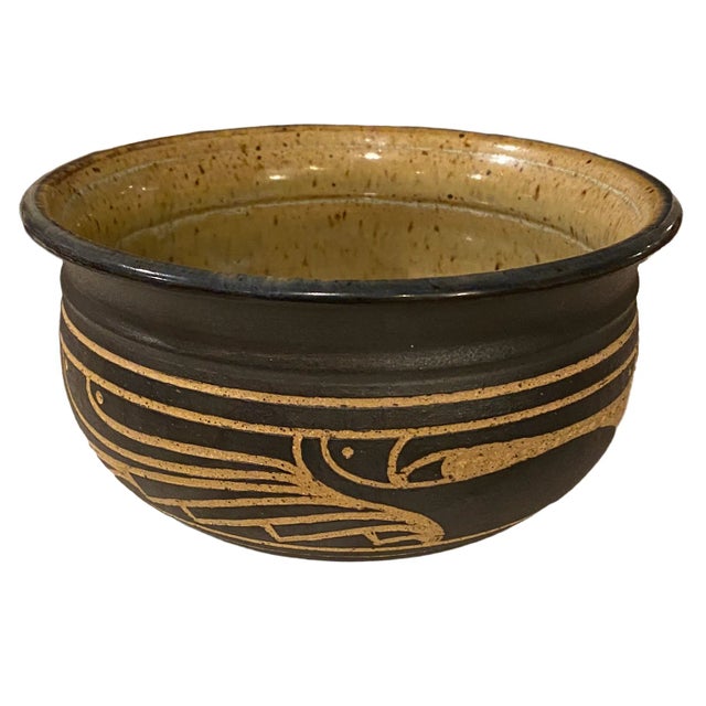Gulf Coast Artist Charles Smith Sgraffito Studio Pottery Bowl With Fish Motif For Sale - Image 4 of 8
