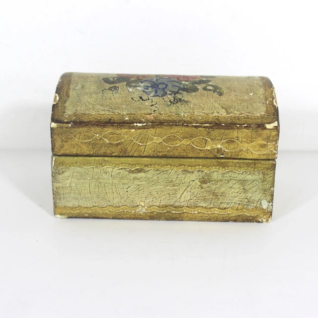Early 20th Century Vintage Florentine Domed Trinket Box Gold Italian Ornate Gilt, Wood For Sale - Image 5 of 9