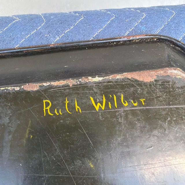 A Very Nice Vintage Hand-Painted Toleware Tray, Circa 1940s For Sale - Image 10 of 18