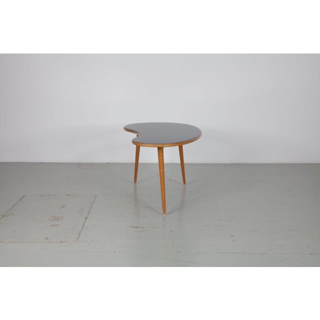 Kidney-Shaped 3-Legged Coffee Table in Wood with Black Formica Top, 1950s For Sale - Image 4 of 18