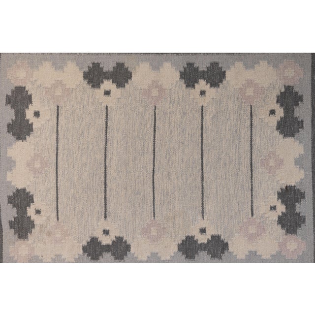 Mid-Century Modern Mid-Century Modern Swedish Kilim Rug in Grey Tones, 1960 For Sale - Image 3 of 9