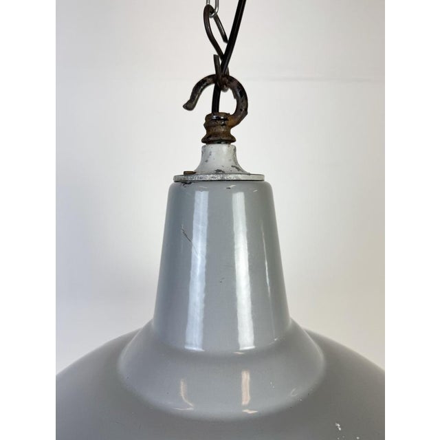 Mid-Century Modern British Industrial Grey Enamel Factory Pendant Lamp, 1960s For Sale - Image 3 of 17