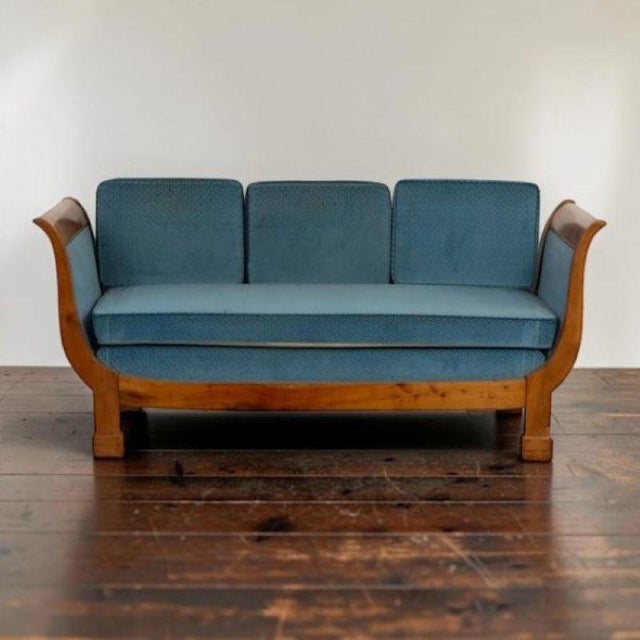 19th Century Daybed in Blue Velvet For Sale - Image 9 of 10