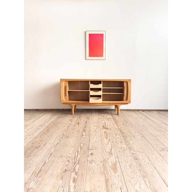 1960s Model 240 Sideboard in Oak Wood by Johannes Andersen for Silkeborg Møbelfabrik, Denmark, 1960s For Sale - Image 5 of 16