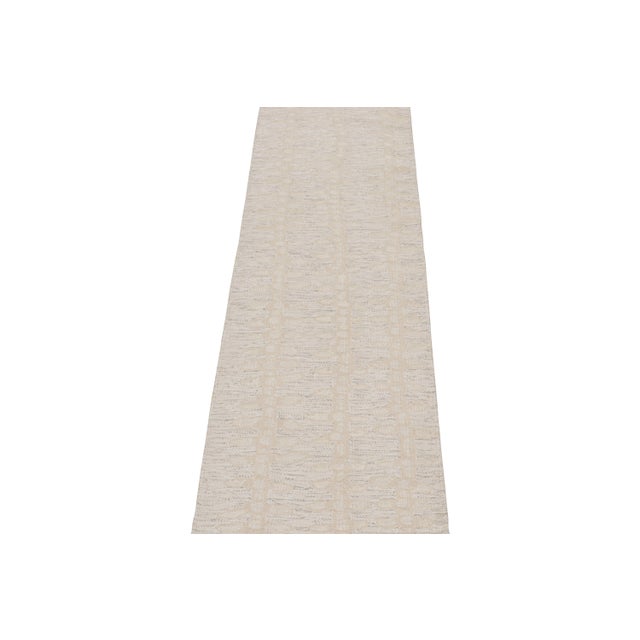 Mid-Century Modern Rug & Kilim’s Scandinavian Style Kilim Runner in White-Beige Floral Patterns For Sale - Image 3 of 7