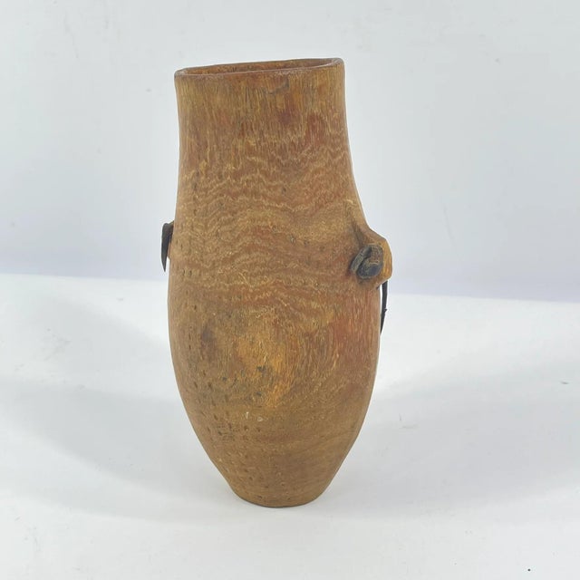 African Early 20th Century Turkana Container with Animal Hide Strap Kenya MATTER COLLECTION For Sale - Image 3 of 6
