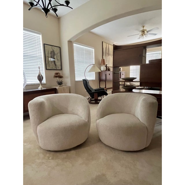 Vladimir Kagan Pair of Nautilus Swivel Armchairs Attributed to Vladimir Kagan For Sale - Image 4 of 12