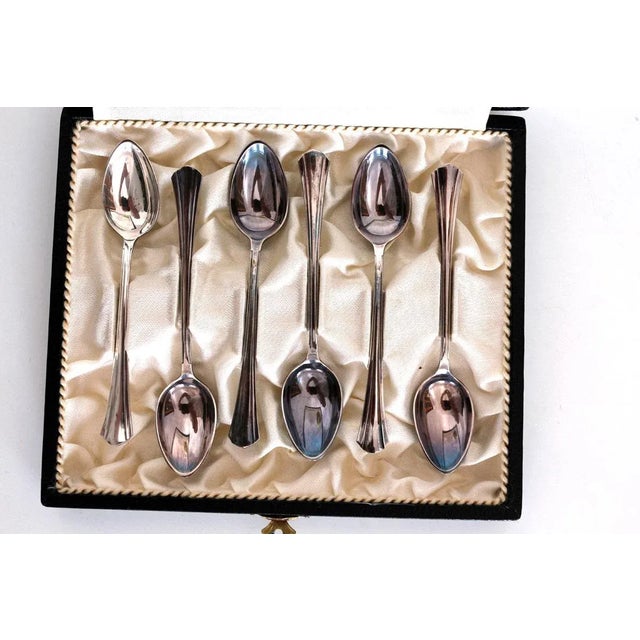 - 6 mocha spoons in original cutlery box - Manufactured circa 1950 by Argentor - Made from silvered metal - Box dimensions...
